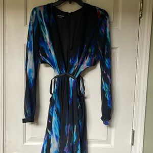 Bebe long sleeved print waist cutout gown with slit size 8